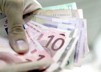 Kurs dinara 117,57