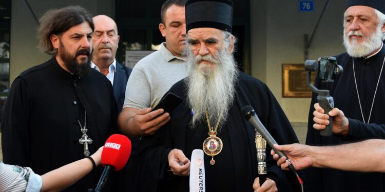 “Korona dobila mitropolita, sad je gotova!”: Društvene mreže se usijale od podrške Amfilohiju (FOTO)