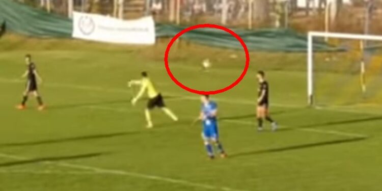 Golman bacio loptu u svoju mrežu! Ludilo u Vranju, autogol za istoriji fudbala! (VIDEO)