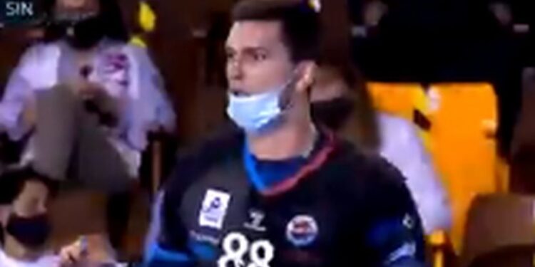 Počelo je! Prvi ekipni sport sa maskama na terenu tokom utakmice (FOTO/VIDEO)