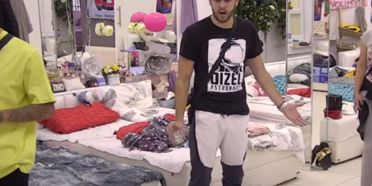 Cvele počeo da urla na zadrugarku i svašta joj izgovorio zbog njene ljubomore! (VIDEO)