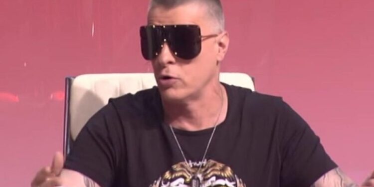 Đorđe David napravio lom: Roker krenuo da se svlači, svi ćute i gledaju! (FOTO 18+)