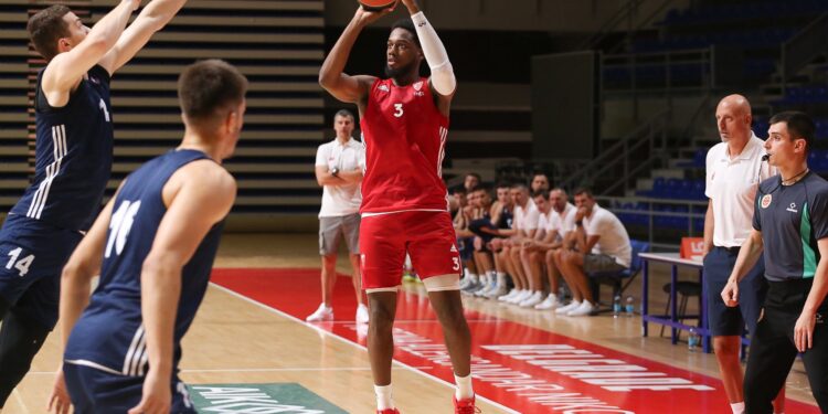 Dominacija Zvezdinih Amerikanaca: Lojd MVP kola, Hol najbolji asistent Evrolige