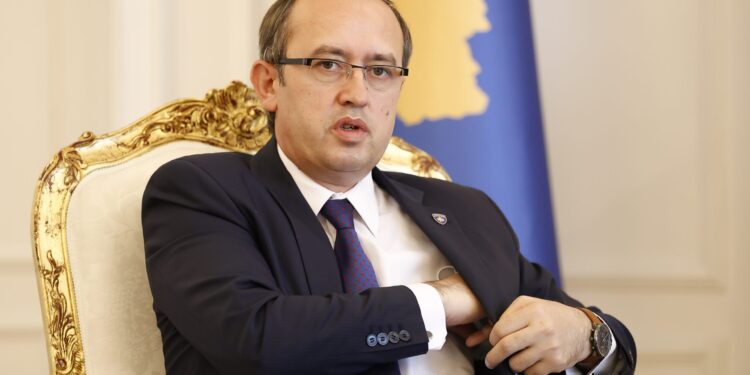 Hoti potrošio 8.000 evra u SAD, a jede sendviče u kabinetu