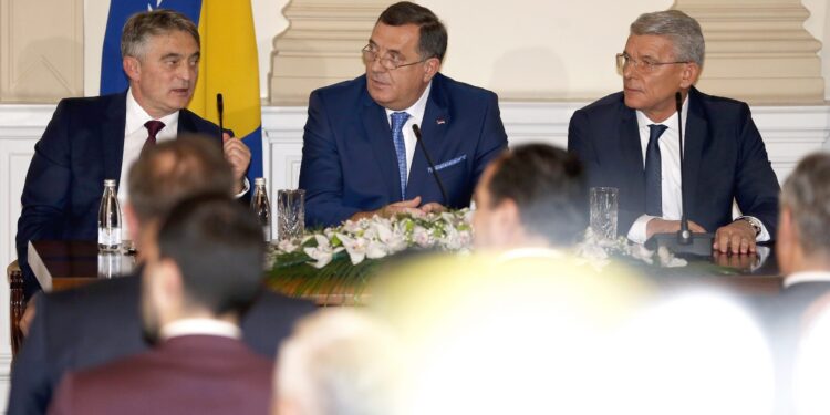 Dodik, Džaferović i Komšić jednoglasno protiv priznanja Kosova?