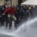 Sukobi u Pragu, policija upotrebila suzavac i vodene topove
