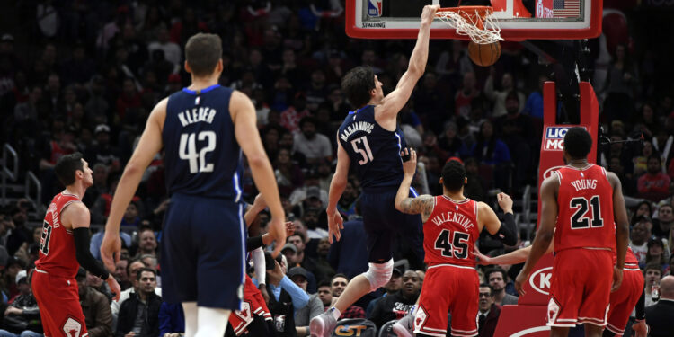 Boban Marjanović na logou NBA lige!