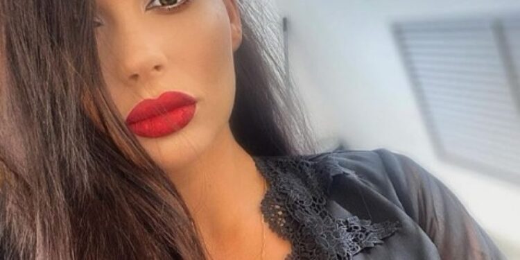 Tatjana Demjanova pali vatru dugim nogama i atraktivnom figurom (FOTO)