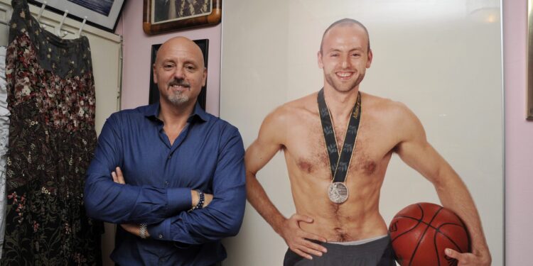 EKSKLUZIVNO „Vesti“ u domu Saše Obradovića: „Zvali me i Partizan i Zvezda, Đorđević je kriv za frizuru, a zlato i balkon… “ (FOTO/VIDEO)
