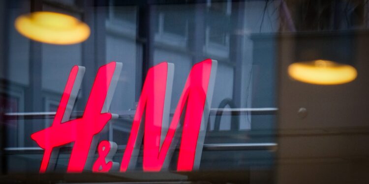 Nemački H&M kažnjen sa 35 miliona evra zbog praćenja radnika