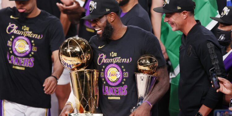Lebron se častio za titulu, stiže novi mercedes (VIDEO)