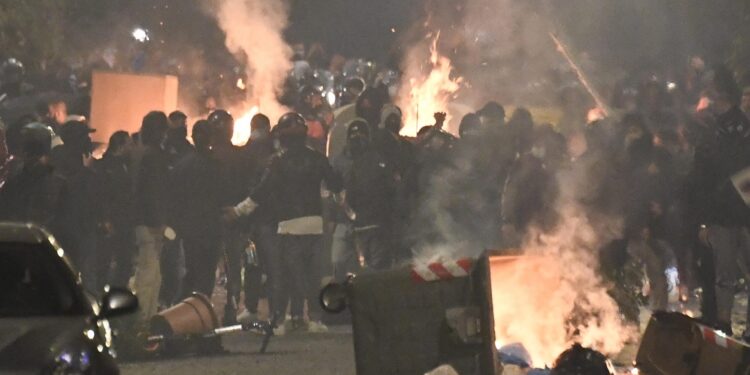 Sukob demonstranata i policije u Napulju zbog karantina