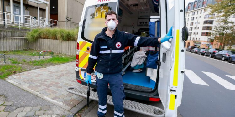 Korona steže obruč: Belgija se zatvara do sredine decembra