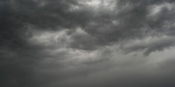 Sutra umereno oblačno, posle podne ponegde kiša
