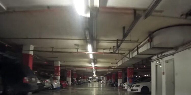 Pucnjava ispred tržnog centra, ranjen muškarac!