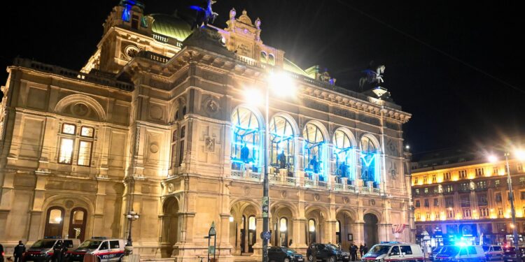 Gradonačelnik Beča: Atentatori pucali na ljude u lokalima