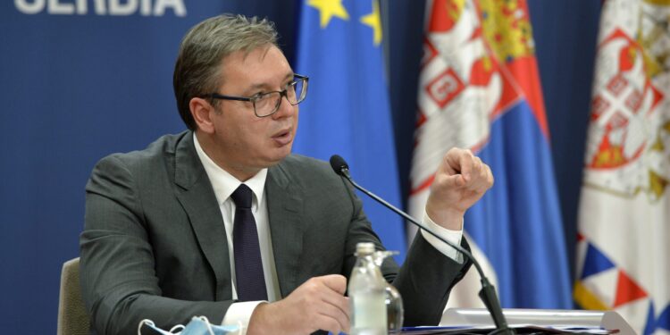 Vučić dobio majicu Škotske pred meč Srbije: Evo i kako je uzvratio na ovaj poklon