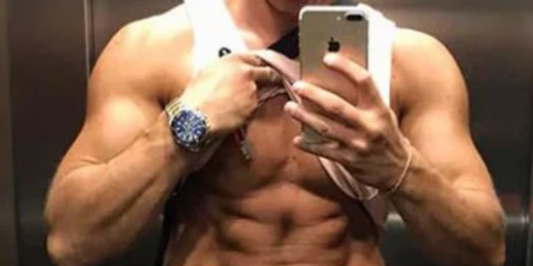 Razgolitio se bivši zadrugar, žene poludele zbog ovog prizora, da li znate čiji su ovo isklesani trbušnjaci? (FOTO)