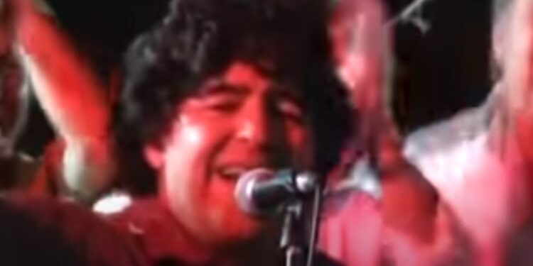 Kusturica je bio fasciniran: Ovo je pesma života legendarnog Maradone koju peva lično on (VIDEO)