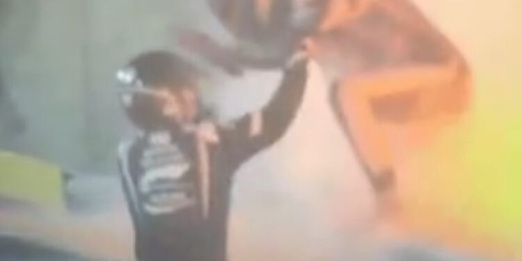 Stravične scene u F1: Eksplodirao bolid, Grožan iskakao iz vatre (FOTO/VIDEO)
