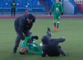 Uznemirujući snimak: Srpskog vezistu oživljavali na terenu, krv mu tekla niz lice tokom meča (VIDEO)