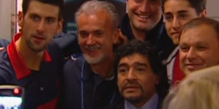 Fudbalski bog koji se klanjao Novaku: Maradona je voleo i upoznao Đokovića i zbog njega gledao tenis (VIDEO)