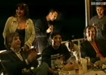 Maradona, Dule Savić i Kusturica pevaju „Marširala kralja Petra garda“ i „Vidovdan“: Ovako je Dijego uživao u Beogradu (VIDEO)