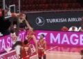 NBA zakucavanje O’Brajanta protiv Bajerna: Košarkaš Zvezde uneo i loptu i Cipsera u koš (VIDEO)