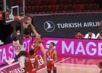 NBA zakucavanje O’Brajanta protiv Bajerna: Košarkaš Zvezde uneo i loptu i Cipsera u koš (VIDEO)