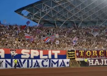 Panjevi ispred Poljuda: Navijači Hajduka besni posle poraza (FOTO)
