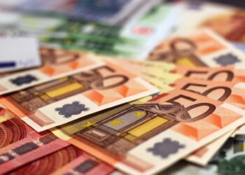Srednji kurs dinara 117,57