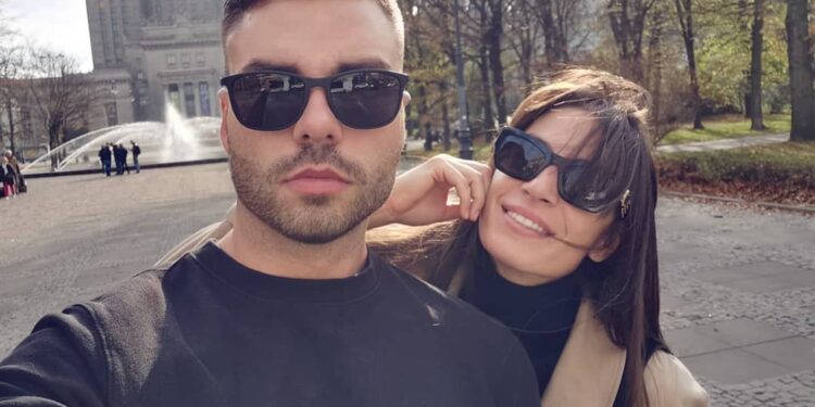 Ivana Španović u čvrstim rukama verenika Marka Vulete (FOTO)