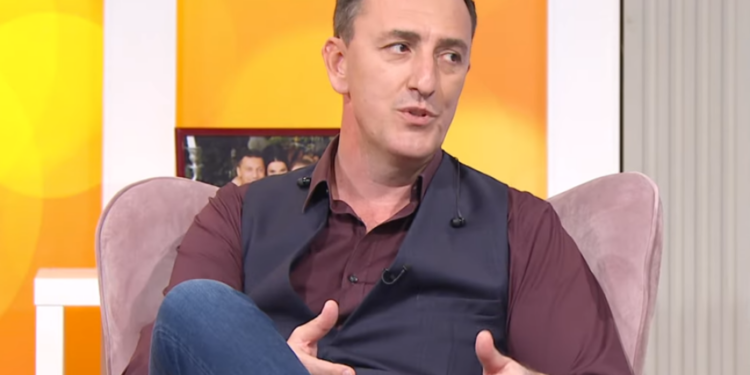 Rekao sam ćerkama da su usvojene: Njihova reakcija je potpuno neočekivana!