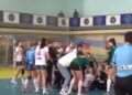 Opšta tuča rukometašica, sudija se hvatala za glavu (VIDEO)