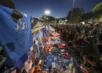 Minut aplauza za Maradonu u Premijer ligi