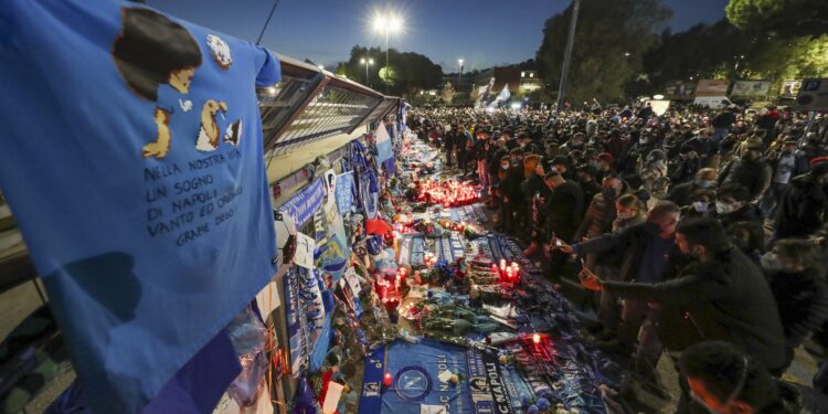 Minut aplauza za Maradonu u Premijer ligi