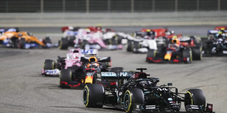 Hamilton slavio u “paklu” Bahreina: Jeziv incident Grožana i maler Peresa obeležili trku (FOTO)