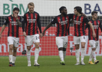 Milan ne staje, Mihina Bolonja „zakucala“ Krotone VIDEO