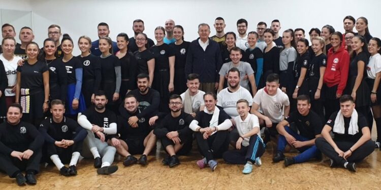 Korona sprečila druženje folkloraša
