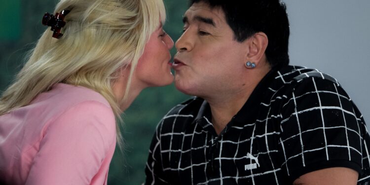 Maradonina bivša devojka očajna: Ne daju mi da se oprostim od njega (VIDEO)