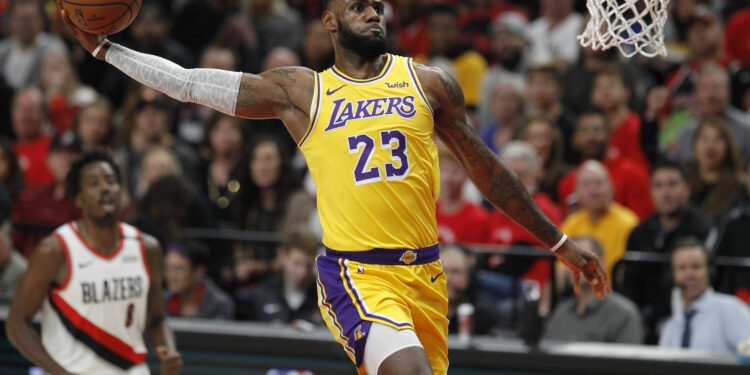 Lebron nastavlja da provocira Trampa (FOTO)