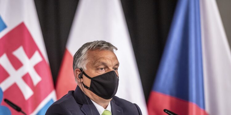 “Nemačka i EU nam daju četiri milijarde evra, a uzmu šest”