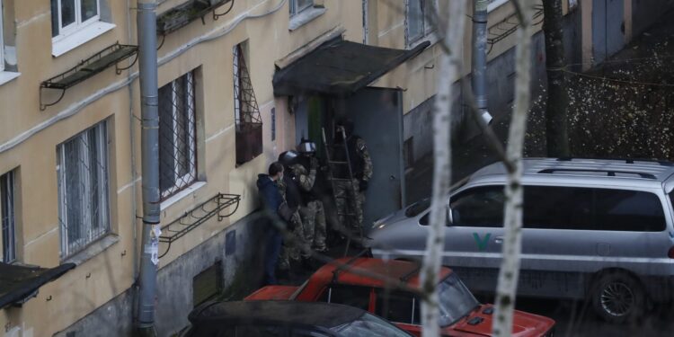 Okončana talačka kriza u Sankt Peterburgu: Predao se muškarac koji je oteo šestoro dece