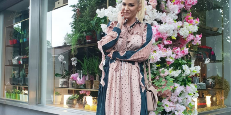 Nataša Bekvalac pozirala u ležernom izdanju i bez trunke šminke (FOTO)