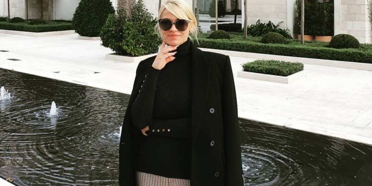 Nataša Bekvalac drži časove pevanja ćerki Katji (VIDEO)