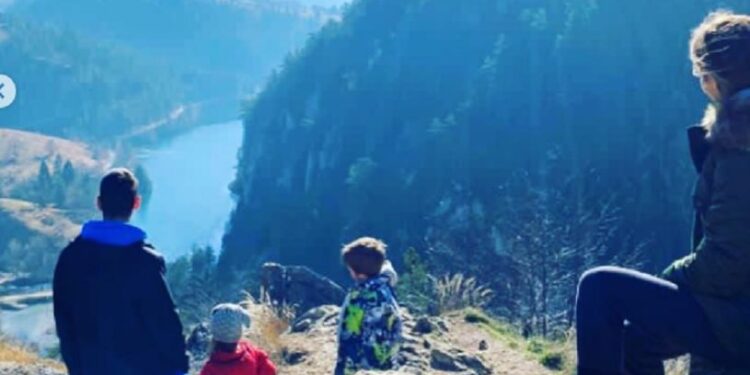 Nole istražuje prirodne lepote Srbije: Sada sa decom na Tari grli drveće (FOTO)