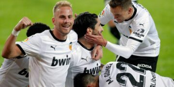 Tri penala i autogol: Valensija deklasirala Real