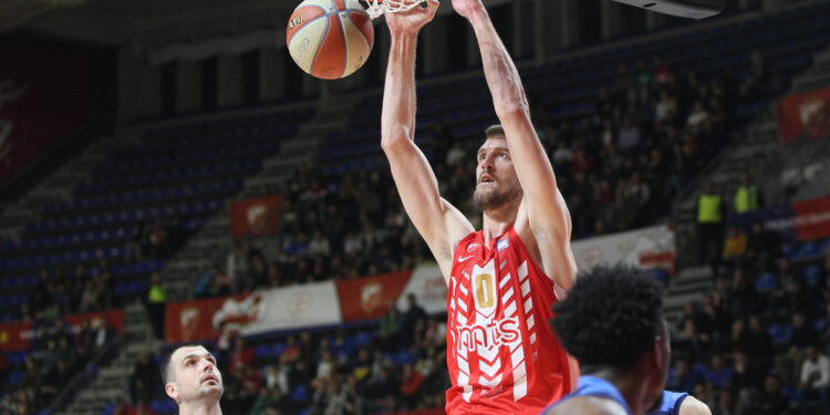 Kuzmić osuđen! Evo koju kaznu je dobio košarkaš Zvezde