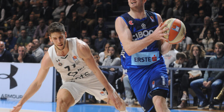 Košarkaši Cibone izbegli zemljotres, oštećena dvorana ,,Dražen Petrović“ (FOTO)