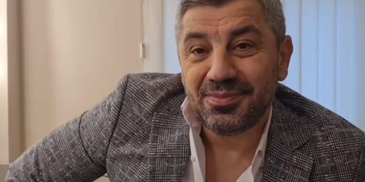Pevač prvi put otvoreno o braku, pa priznao da li se kaje